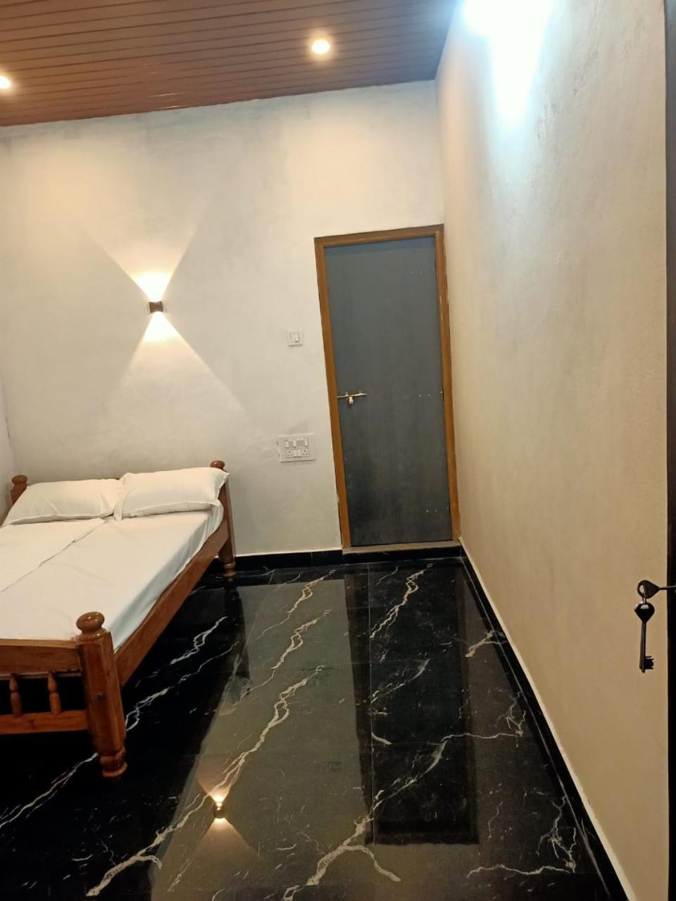 Hotel Golden Sky Gokarna  Exterior foto